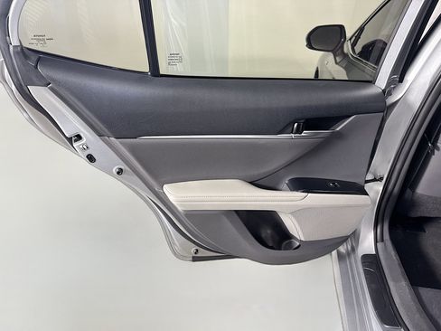 Used 2019 Toyota Camry XLE w/ Sunroof Package image 26