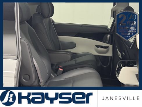 Used 2024 Kia Carnival SX Prestige image 27