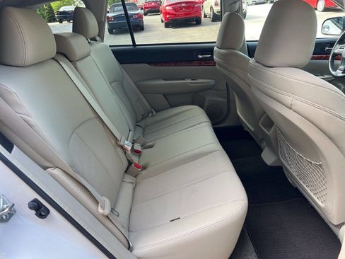 Used 2012 Subaru Outback 3.6R Limited w/ Moonroof Pkg image 12