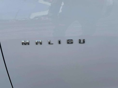 Used 2022 Chevrolet Malibu LT w/ Leather Package FWD image 9