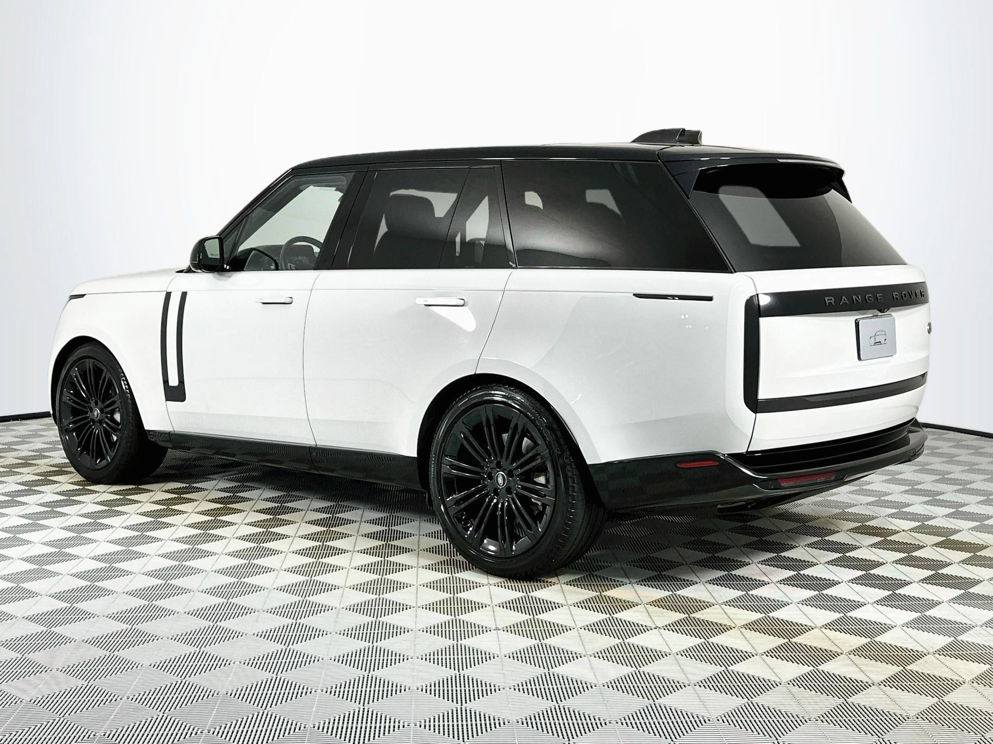 Used 2023 Land Rover Range Rover SE AWD/4WD image 7