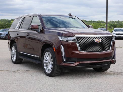 Used 2023 Cadillac Escalade Luxury AWD/4WD image 4