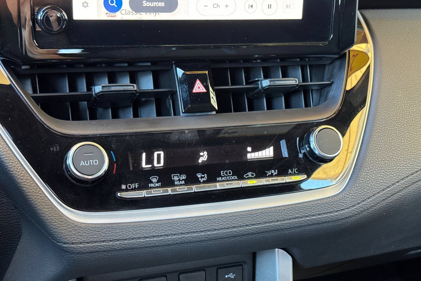 Used 2025 Toyota Corolla Cross AWD Hybrid image 25