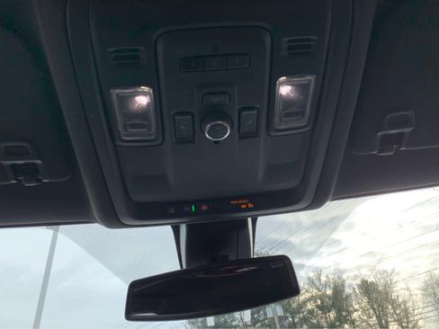 Used 2022 GMC Yukon XL AT4 image 21