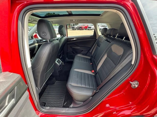 Certified 2022 Volkswagen Taos SEL w/ Panoramic Sunroof Package AWD/4WD image 9