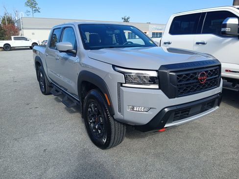 Used 2022 Nissan Frontier PRO-4X w/ Pro-4X Premium Package image 3