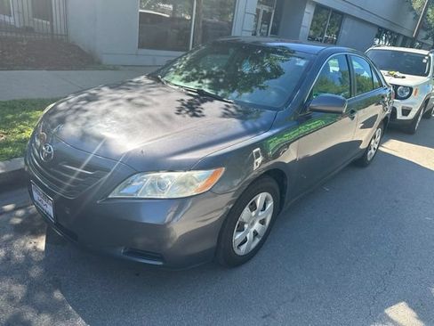 Used 2009 Toyota Camry FWD image 1