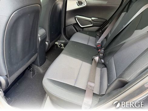 Used 2025 Kia Soul LX w/ LX Technology Package FWD image 16