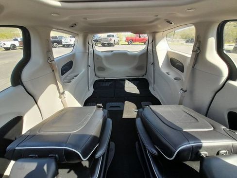 Used 2023 Chrysler Pacifica Limited FWD image 52