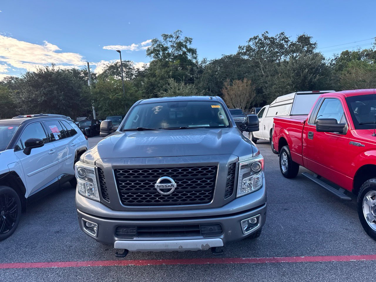 Used 2019 Nissan Titan PRO-4X w/ Pro-4x Convenience Package AWD/4WD image 2