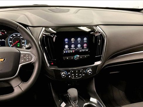 Used 2023 Chevrolet Traverse LT image 6