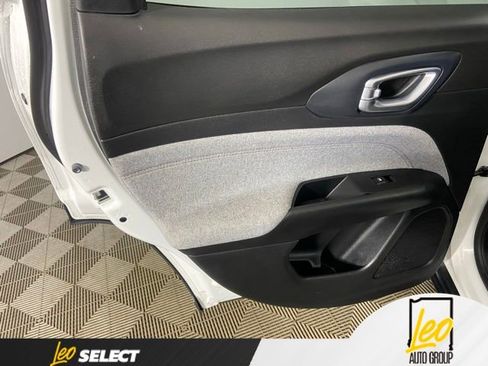 Used 2022 Jeep Compass Latitude AWD/4WD image 16