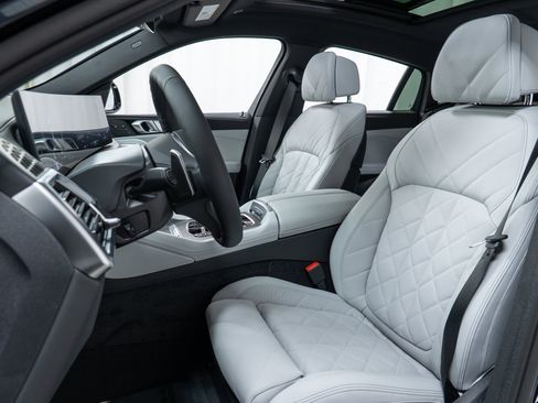 New 2026 BMW X6 xDrive40i w/ Climate Comfort Package image 13