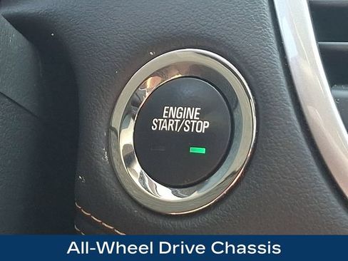 Used 2018 Chevrolet Trax LT w/ LT Convenience Package AWD/4WD image 17