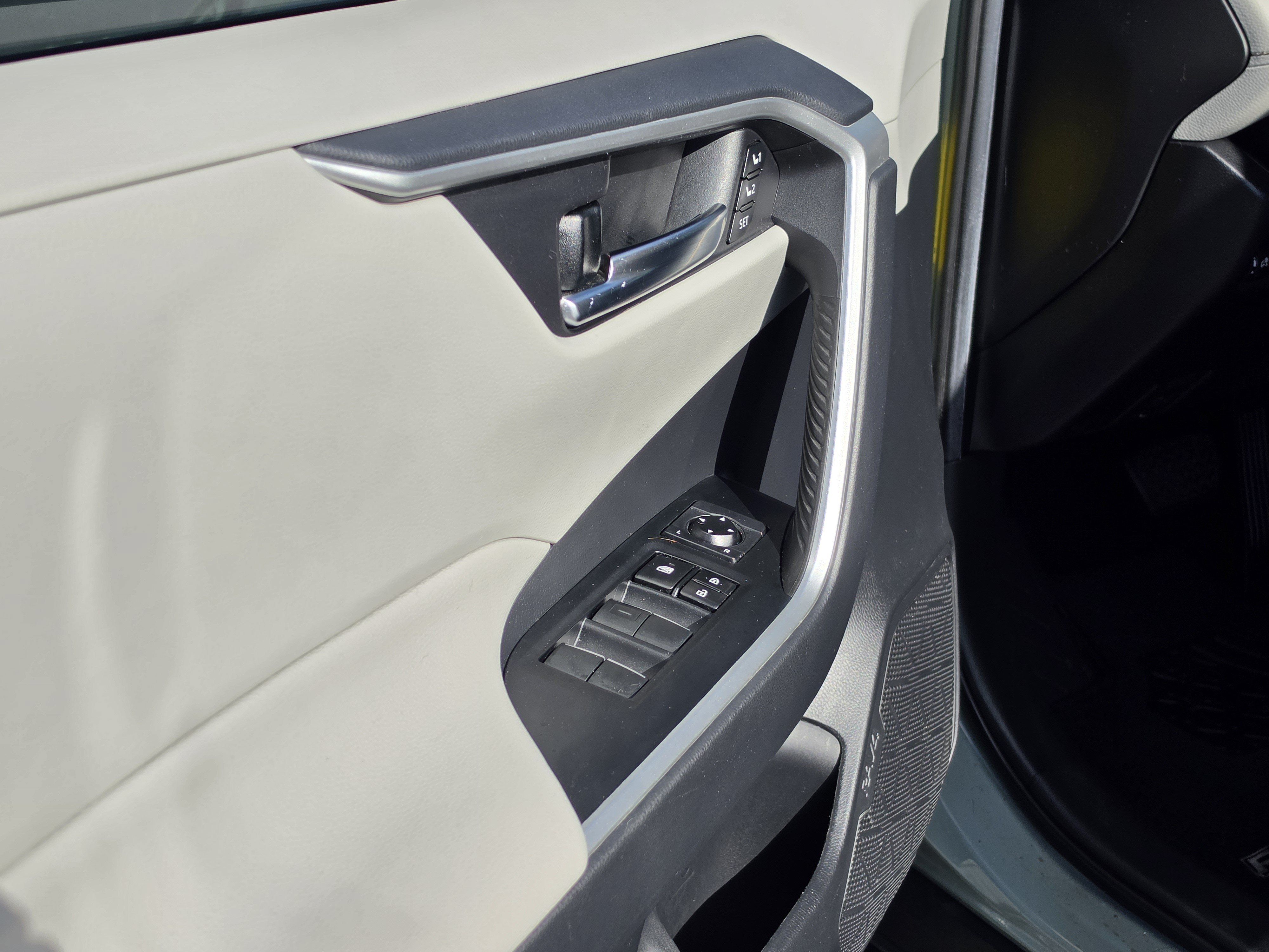 Used 2019 Toyota RAV4 XLE Premium w/ Advanced Technology Package FWD image 20