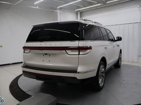 Used 2024 Lincoln Navigator Reserve AWD/4WD image 4