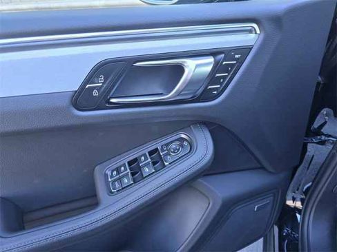 New 2025 Porsche Macan image 28