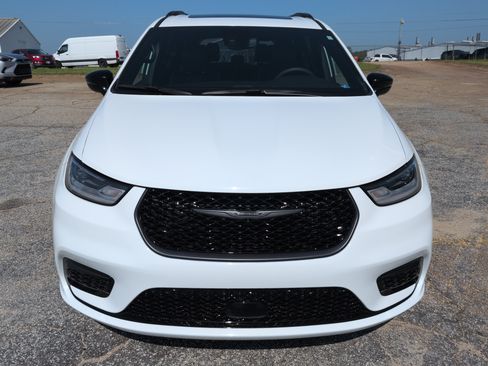 Used 2025 Chrysler Pacifica Limited FWD image 7
