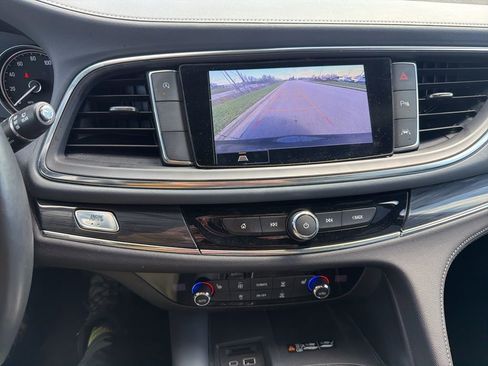 Used 2023 Buick Enclave Essence image 11