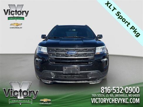 Used 2018 Ford Explorer XLT w/ Equipment Group 202A image 2