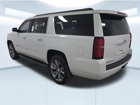 Used 2019 Chevrolet Suburban LT image 4