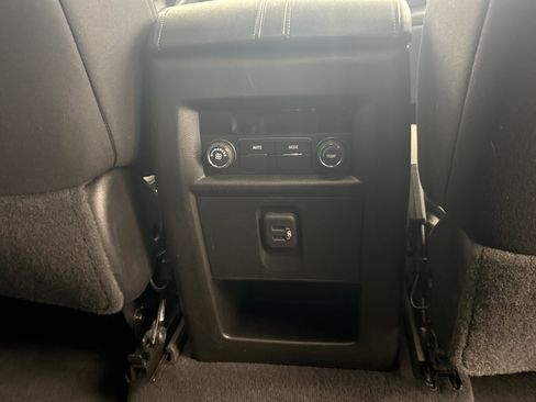 Used 2022 Chevrolet Traverse LT AWD/4WD image 21