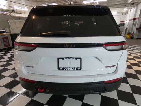 Used 2022 Jeep Grand Cherokee Trailhawk w/ Advanced Protech Group II AWD/4WD image 5