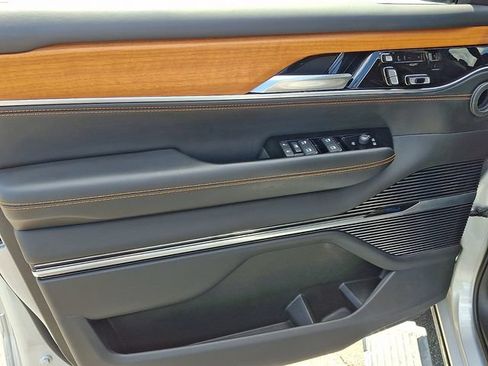 Used 2024 Jeep Grand Wagoneer Series III w/ Rear Seat Video Group 1 AWD/4WD image 11
