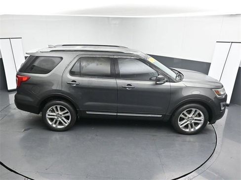 Used 2016 Ford Explorer XLT w/ Equipment Group 202A image 29