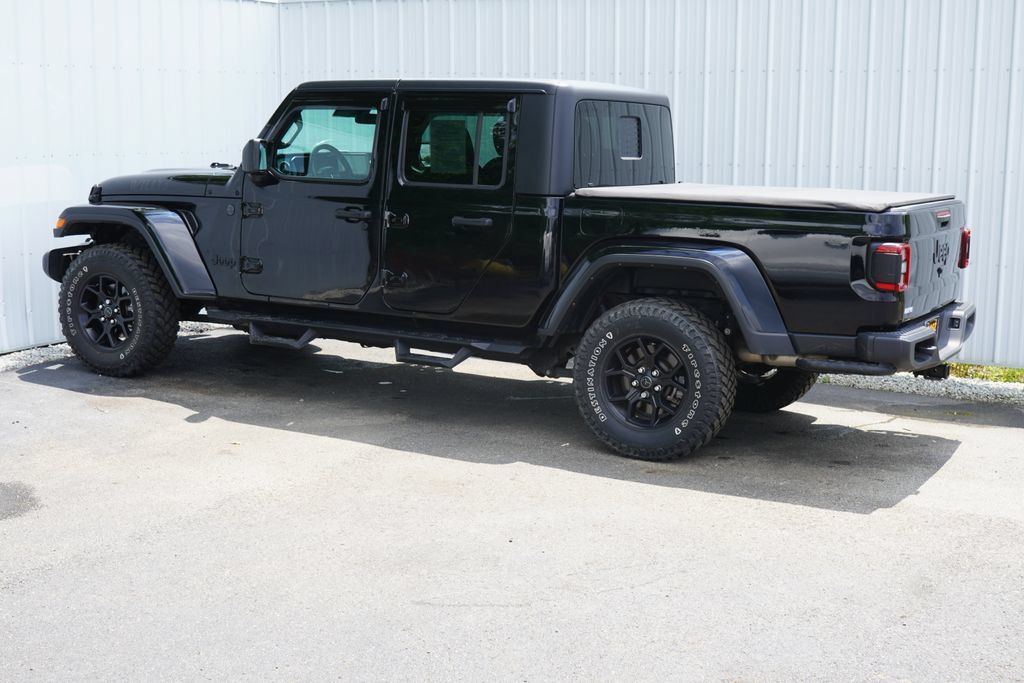 Used 2024 Jeep Gladiator Sport AWD/4WD image 3
