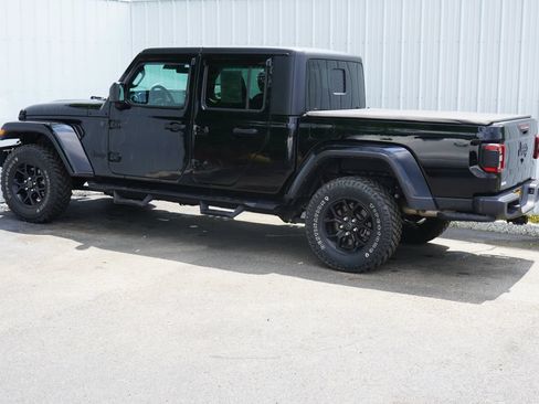 Used 2024 Jeep Gladiator Sport AWD/4WD image 3