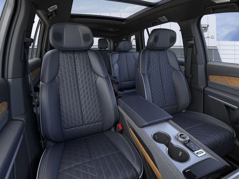 New 2026 Cadillac Vistiq Premium Luxury w/ LPO, Floor Liner Package image 17