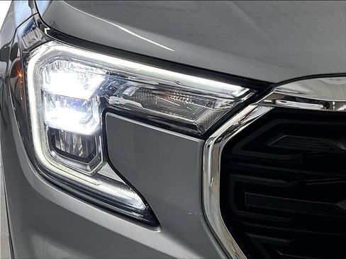 Used 2024 GMC Terrain SLE AWD/4WD image 30