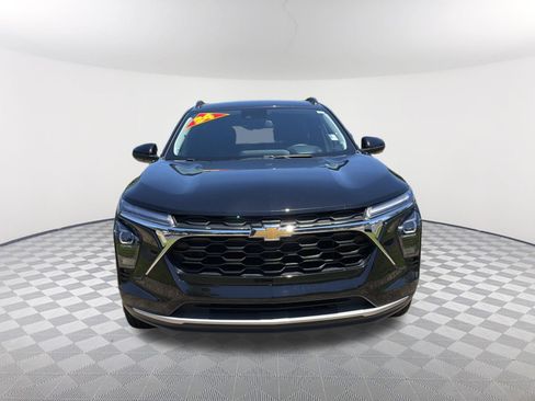 Used 2024 Chevrolet Trax LT w/ LT Convenience Package FWD image 2