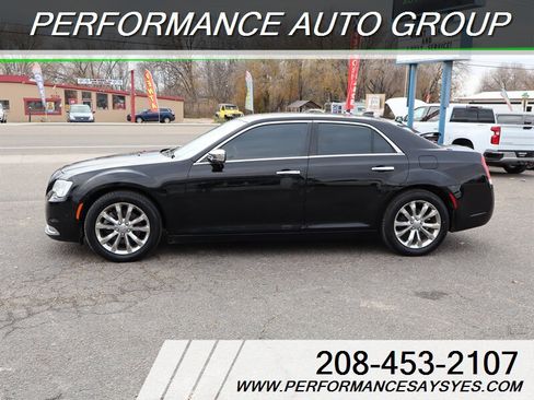Used 2015 Chrysler 300 C w/ Light Group image 5