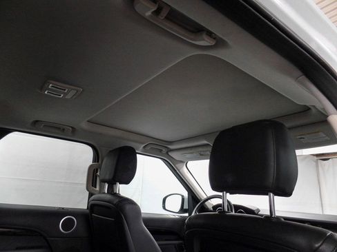 Used 2019 Land Rover Discovery SE image 15