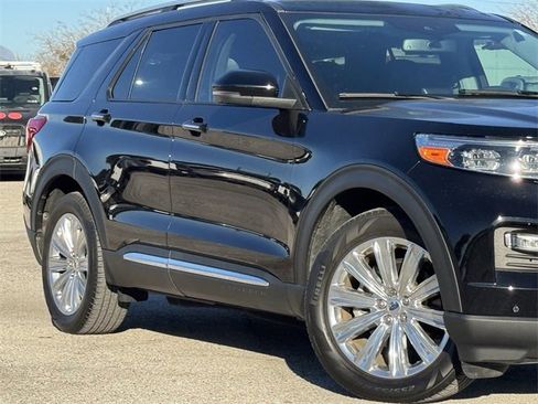 Used 2023 Ford Explorer Limited w/ Limited Technology Package image 3