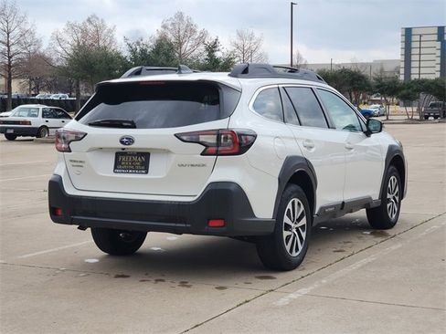Used 2023 Subaru Outback Premium image 5