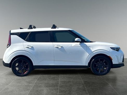 Used 2024 Kia Soul LX w/ Option Group 015 FWD image 10