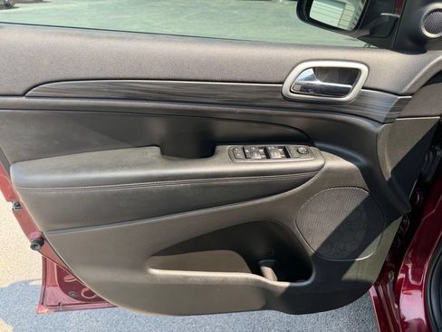 Used 2020 Jeep Grand Cherokee Altitude RWD image 10