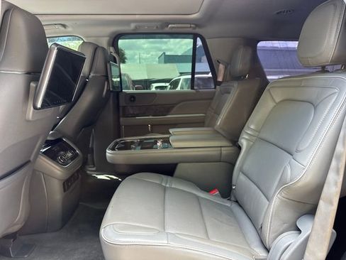 Used 2019 Lincoln Navigator L Reserve w/ Cargo Package AWD/4WD image 11