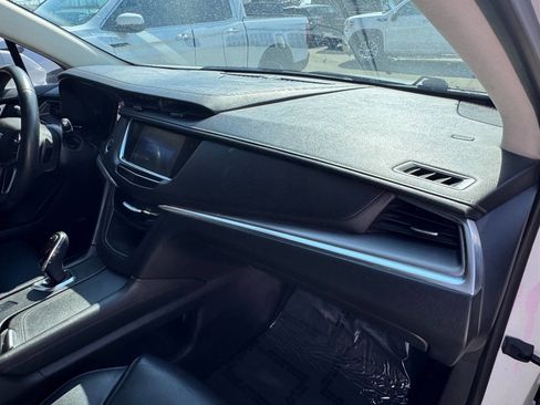 Used 2017 Cadillac XT5 Luxury w/ Driver Awareness Package image 6