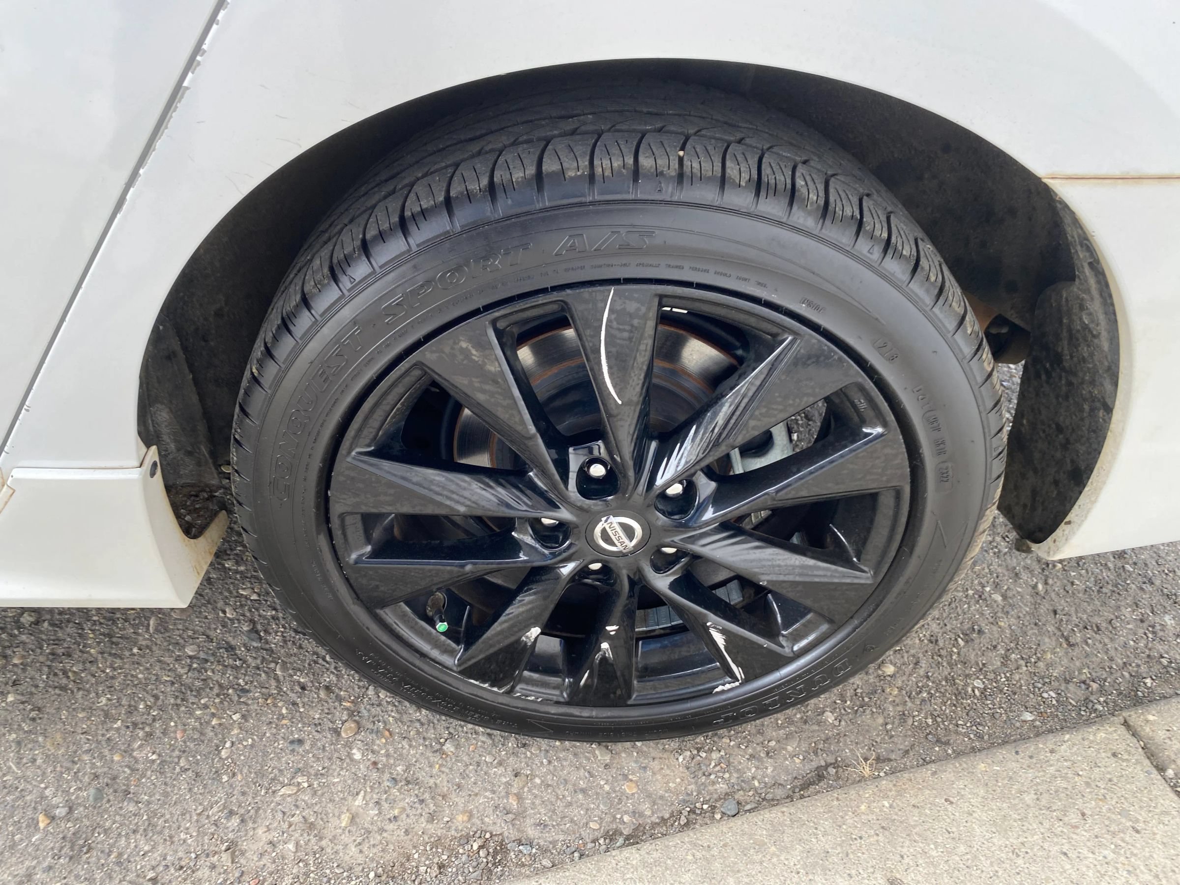 Used 2018 Nissan Sentra SR w/ SR Midnight Edition Package FWD image 27