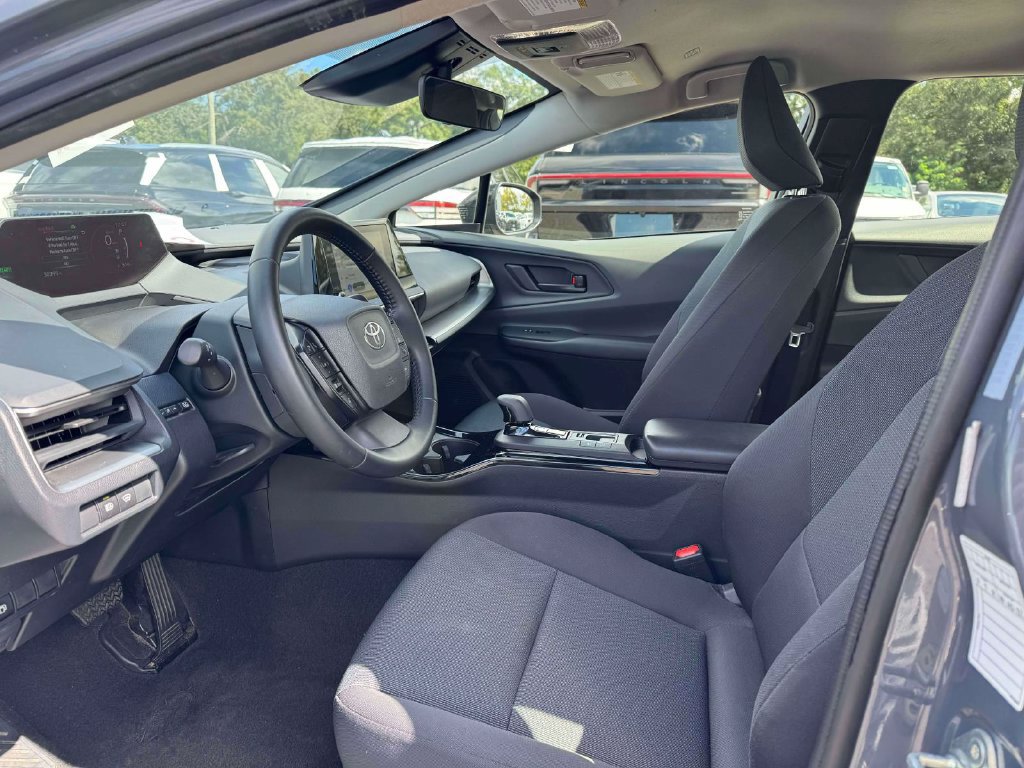 Used 2025 Toyota Prius LE FWD image 14