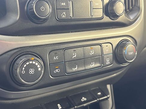 Used 2022 Chevrolet Colorado LT w/ LT Convenience Package image 18