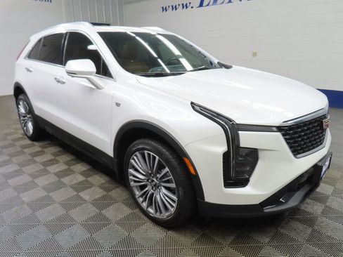 Used 2025 Cadillac XT4 Premium Luxury AWD/4WD image 3
