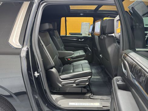 Used 2021 GMC Yukon XL Denali w/ Denali Premium Package AWD/4WD image 23