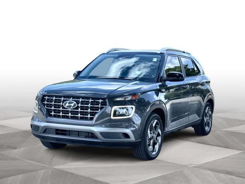 Used 2023 Hyundai Venue Limited w/ Cargo Package FWD image 4