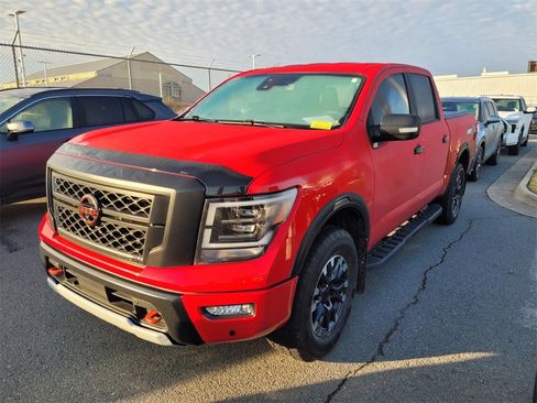 Used 2024 Nissan Titan PRO-4X w/ Pro-4x Convenience Package image 3