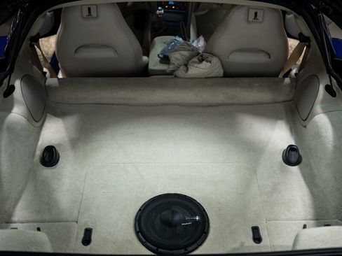 Used 2004 Chevrolet Corvette Coupe w/ Preferred Equipment Group RWD image 32